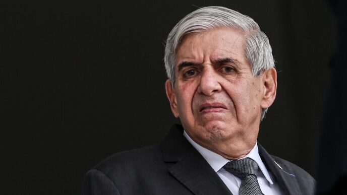 Moraes autoriza prisão domiciliar para Augusto Heleno