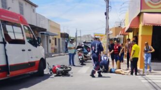 Ambulância do Samu se envolve em acidente no Centro de Quixadá