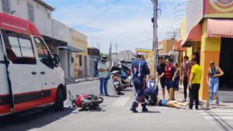 Ambulância do Samu se envolve em acidente no Centro de Quixadá